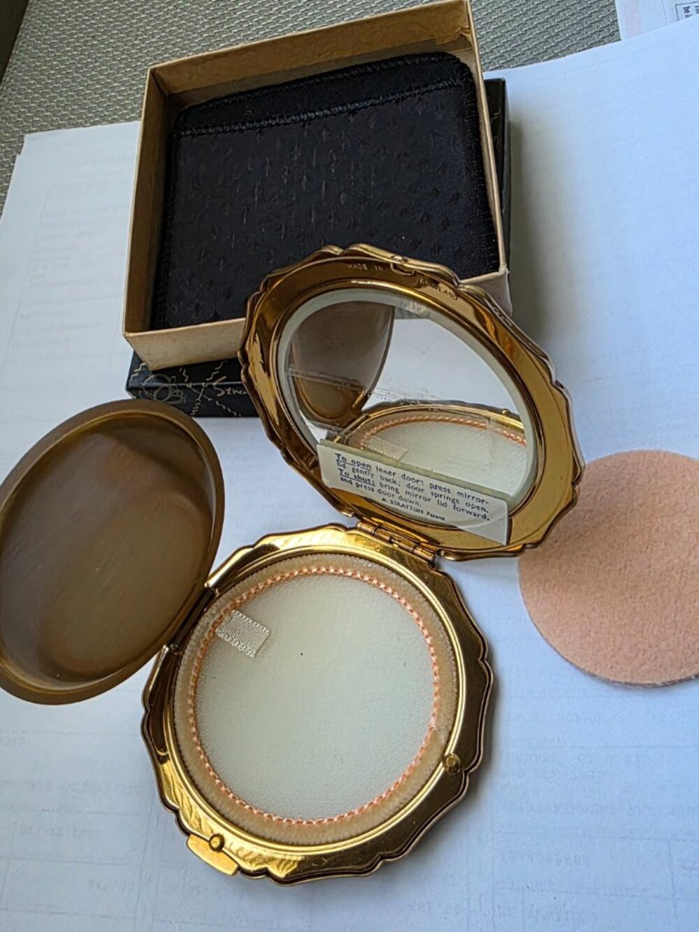 VIntage 1960s Stratton Rose Powder Compact- Unused, Fillable - Picture 8 of 8